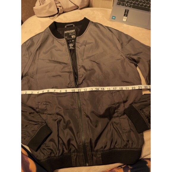Jack and jones clothing company size medium, rain jacket bomber - Picture 4 of 6